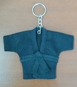 HAUTE QUALITÉ USINE VENTE EN GROS PETITS CADEAUX PORTE-CLÉS EN CAOUTCHOUC SOUPLE CARTOON PVC KARATE ARTS MARTIAUX PORTE-CLÉS KARATE GI UNIFORME - Product Image 3