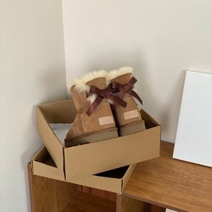 Bottes de neige sur mesure pour femmes, fabriquées en laine douce et chaude de qualité supérieure avec matériau antidérapant, bottes d'hiver en coton - Product Image 6