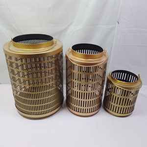 Lanterne en métal de conception de gravure de luxe pour la maison et la décoration de Noël nouvelle bougie en métal votive au prix de gros - Product Image 2