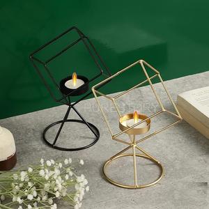 Bougeoir en fer orné pour lampes à thé avec défilement détaillant un look vintage classique et une lueur de bougie ambiante douce - Product Image 1