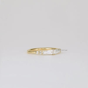 Bague de mariage Moissanite Demi-éternité minimaliste moderne Bague de pierres précieuses empilables en or pour femmes Bague de fiançailles assortie - Product Image 3