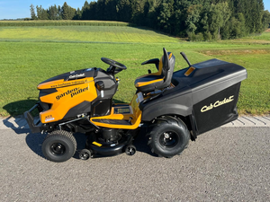 Compre el Tractor Cortacésped Cub Cadet XT3 de 106 cm, Tractor de Jardín de Uso Pesado con Transmisión Hidrostática - Product Image 6
