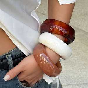 เครื่องประดับเรซิ่นเน้นเทรนด์สำหรับผู้หญิง - Product Image 4