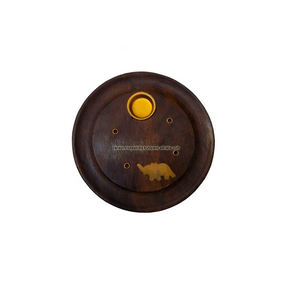 Plaque porte-encens décorative en bois faite à la main pour cônes et bâtons avec incrustations d'éléphant en laiton - Product Image 3
