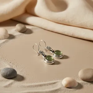 Boucles d'oreilles pendantes à motif floral, plaquées argent, en alliage de zinc, style vintage, pour femme, avec pierre de quartz verte sertie clos, bijoux de fête - Product Image 2
