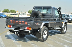 Nuevo/Usado para RHD, Camioneta de 5 Puertas y 6 Asientos, 4x4, Diésel de <4L, 8 Cilindros, Automática, Asientos de Cuero, Interior Oscuro, en Venta - Product Image 5