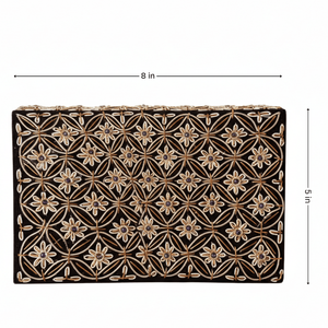 กระเป๋าคลัทช์ปักลาย Noor Grid Zardozi สำหรับงานกลางคืน ซับในผ้าซาตินลายดอกไม้ ทรงสี่เหลี่ยม ตกแต่งคริสตัลทองเหลือง ไข่มุก และโซ่ - Product Image 2