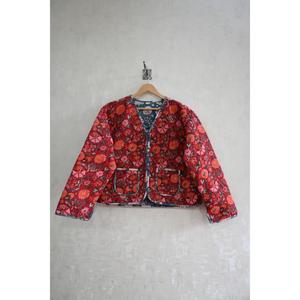 Chaqueta Acolchada Reversible Ecológica de Invierno, Tejida a Mano con Estampado Floral Tradicional - Product Image 2