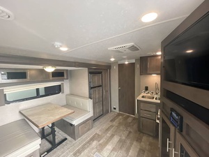 Usado, 2019, Forest River Rockwood Ultra Lite 2612WS - Product Image 5