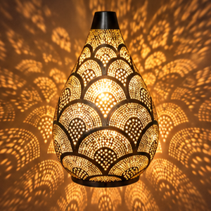 Lámpara de Mesa Metálica Marroquí Hecha a Mano con Patrones de Arco Perforados Intrincados, Acabado en Latón Dorado/Gris, Personalizable, Estilo Oriental - Product Image 5