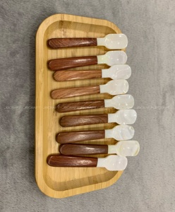 Cuillère à caviar faite à la main en nacre mélangée avec du bois naturel Taille 12cm - Product Image 4