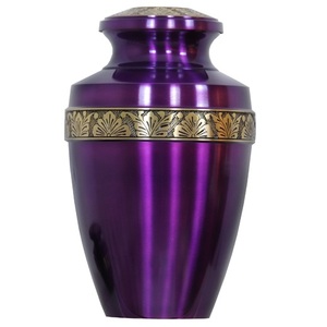 โกศใส่ศพทำจากทองเหลืองสำหรับผู้ใหญ่พร้อมสายรัดสีทองเงาสีม่วง - Product Image 1