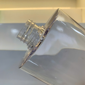 Botella de loción de plástico con bomba Botella de plástico PET transparente con tapa abatible Color personalizado y logotipo Fábrica de Vietnam - Product Image 4