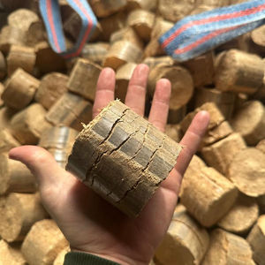 Briquettes de bois à combustion longue durée EN Plus fabriquées en Afrique du Sud à vendre - Product Image 1