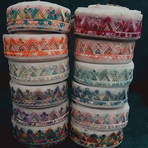 Tela de encaje bordado ecológica personalizada de alta calidad, venta al por mayor, adornos de encaje Floral para prendas, vestidos de novia, cortinas, artesanías - Product Image 1