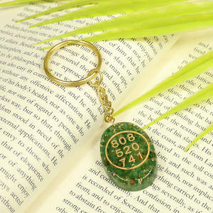 Llavero de Moneda de Cristal de Aventurina Verde Orgone con Símbolo Zibu de Aleación Metálica y Plástico - Product Image 2