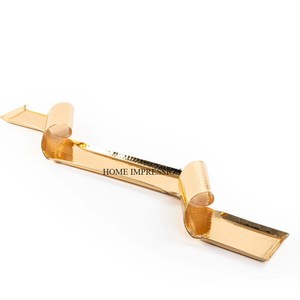 Superbe nouvelle collection de plateaux de service ronds modernes en aluminium plaqué or, résistants à la chaleur, design élégant, grande vaisselle - Product Image 1