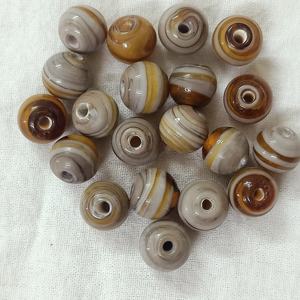 Perles de verre rondes marron et blanc de taille 6 mm idéales pour les créateurs de bijoux et les magasins de perles pour la fabrication de bijoux - Product Image 5