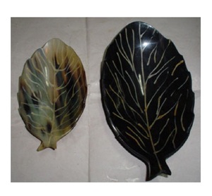 Bol de service en corne naturelle de style européen, aspect vintage, pour servir et mélanger les salades, bol en corne médiéval, design feuillu pour les hôtels - Product Image 1