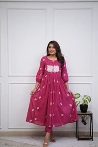 Vêtements décontractés de qualité supérieure ensemble Kurti en coton doux ensemble Mulmul coton fil lourd broderie travail haut et pantalon au prix d'usine - Product Image 4