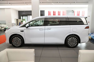 Xia DM-i 218KM Edición Superior, Nuevo Vehículo Familiar de 7 Plazas, Automático, R18 PHEV MPV con Motor de 200kW y 218KM de Autonomía Eléctrica CLTC - Product Image 4