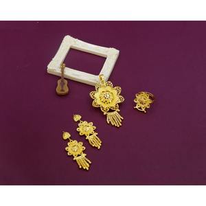 Plaqué or de qualité supérieure tendance dames fleur pendentif collier avec boucles d'oreilles bijoux de mode pour les femmes cadeau de mariage fête - Product Image 3