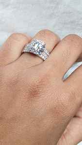 แหวนเพชรสีทอง14K สุดหรูสำหรับผู้หญิงแหวนเพชรที่ทันสมัย3วงพร้อมเพชรเจียระไนทรงกลม5.28กะรัต - Product Image 4