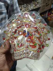 Couronne Mukut traditionnelle artisanale pour les idoles divines, en vrac au meilleur prix - Product Image 2