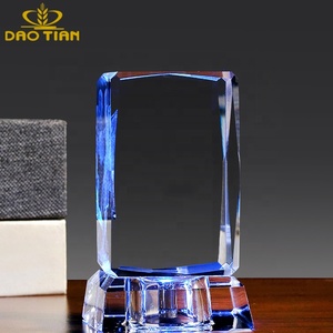 Cubo di foto di cristallo laser 2d/3d all'ingrosso vuoto di cristallo con base a cubo di cristallo a LED per regali romantici o regali di anniversario - Product Image 1