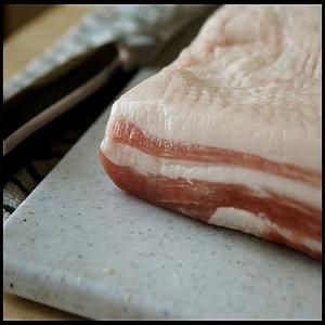 หนังหมูแช่แข็งพร้อมไขมันชั้นบางๆจากหมูสามชั้นไขมันหลังหมู - Product Image 1