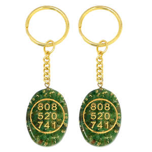 Llavero de Moneda de Orgón de Aventurina Verde con Símbolo Zibu, Set de 2 Piezas, Construcción de Aleación y Metal - Product Image 1