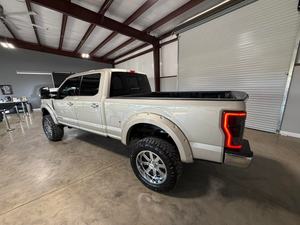 VENTE FLASH - FORD F250 CREW CAB LARIAT ULTIMATE 2020 - CONDUITE À GAUCHE - INTÉRIEUR DARK - SIÈGES EN CUIR - LIVRAISON GRATUITE - Product Image 5