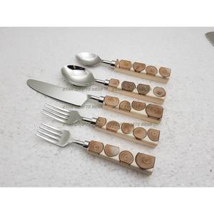 Hermoso juego de cubiertos de resina de acero inoxidable plateado de 4 piezas, cuchillos de cocina de alta calidad para un uso saludable - Product Image 2