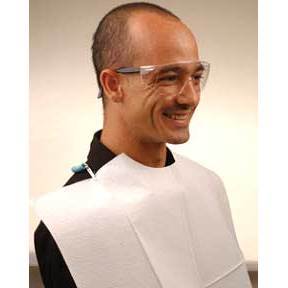 Pañal desechable Polyback azul con contorno para incontinencia, 18 x 22, 3 capas de papel/1 capa de polietileno, baberos para pacientes - Product Image 1