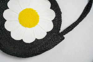 Sac bandoulière bohème en jute noir avec décoration florale marguerite, sac fourre-tout d'été pour femme, portable, ouvert, solide, imperméable, pour la plage - Product Image 2