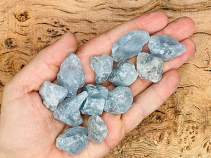 Pierre de Célestine Naturelle Bleue Sculptée, Plusieurs Tailles, Prix de Gros, pour la Décoration Intérieure et le Feng Shui - Product Image 5