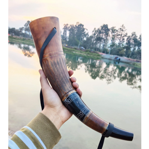 Cuerno Vikingo Tallado a Mano con Sonido de Batalla, Producto de Cuerno de Buey Natural de Primera Calidad, Fabricante Indio, Tamaño Personalizado - Product Image 1