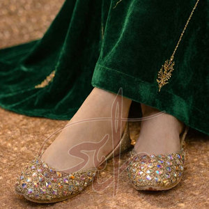 Calzado de Moda Personalizable al Por Mayor a Precio Económico para Mujer, Khussa de la Mejor Calidad, Suela Antideslizante, Parte Superior de Gamuza y Terciopelo - Product Image 6