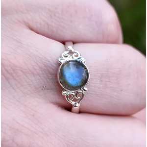 แหวนเงินลาบราโดไรต์ 925: เครื่องประดับโบโฮลายฉลุทำมือ - Product Image 1