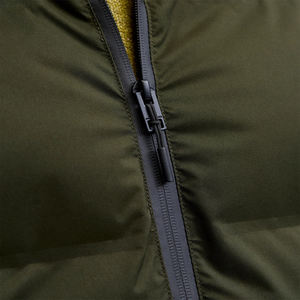 Abrigo de plumón de invierno para hombre con capucha y acolchado de gran tamaño con logotipo personalizado, ropa gruesa y cálida de burbujas, rompevientos esencial - Product Image 4