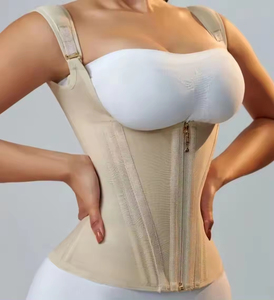 Pull-over pour femme en similicuir vegan avec détails de passepoil, double boucles, cordon de serrage en similicuir vegan, corset court - Product Image 2