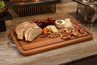 Planche à découper en bois d'acacia avec poignées métalliques et rainure pour les jus, pour servir viande, pain et fromage dans la cuisine