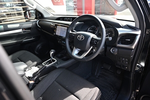 FIRST OWNER 2022 TOYOTA HILUX SR5 DOUBLE CAB 2.8 DIESEL TURBO 4WD RHD RIGHT HAND <b>DRIVE</b> - Product Image 2