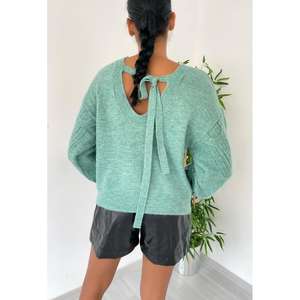 Pull en tricot pour femme avec détail complexe au dos - Modèle 848 - Product Image 2