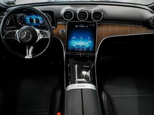 2022 M-e-r-c-e-d-e-s-B-e-n-z C-C-l-a-s-s C 300 Berline 4MATIC faible kilométrage et prix abordable en stock prêt pour l'expédition - Product Image 5