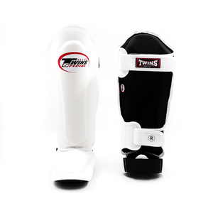 Espinilleras Twins de Cuero Genuino con Diseño Personalizado de Alta Calidad, Logotipo a Color, Cierre de Velcro para Muay Thai y Artes Marciales - Product Image 4