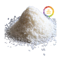 Kelapa parut putih murni yang telah dikeringkan, dicincang halus untuk digunakan dalam kue, kue kering, isian, saus, dan resep makanan instan.