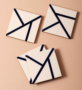 El posavasos americano hecho a mano más vendido, Juego de 4 posavasos únicos de madera y resina, decoración de mesa estándar india clásica - Product Image 1