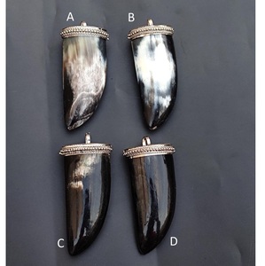 Pendentif en corne de buffle écologique de haute qualité avec incrustation en laiton pour bijoux de mode sur le thème de l'amour - Product Image 3