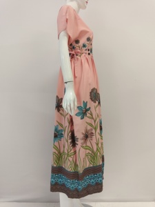 Chibi Floral Robe décontractée au genou Nouveau style quotidien avec col en V et boutons avant pour les activités d'intérieur ou la détente estivale - Product Image 3